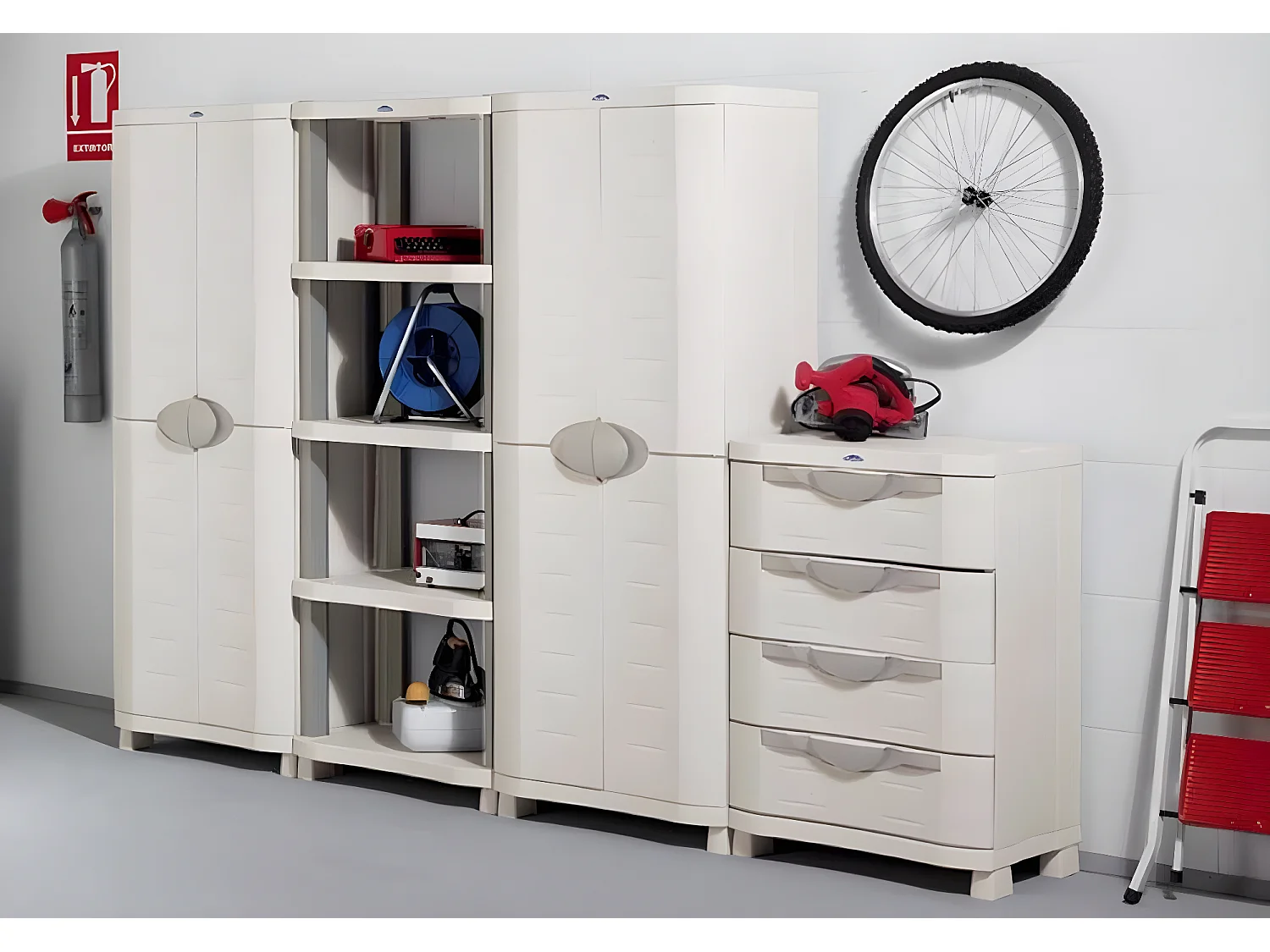 Armoire meuble de rangement 2 portes intérieur/extérieur coloris beige - L. 70 x P. 45 x H. 184 cm