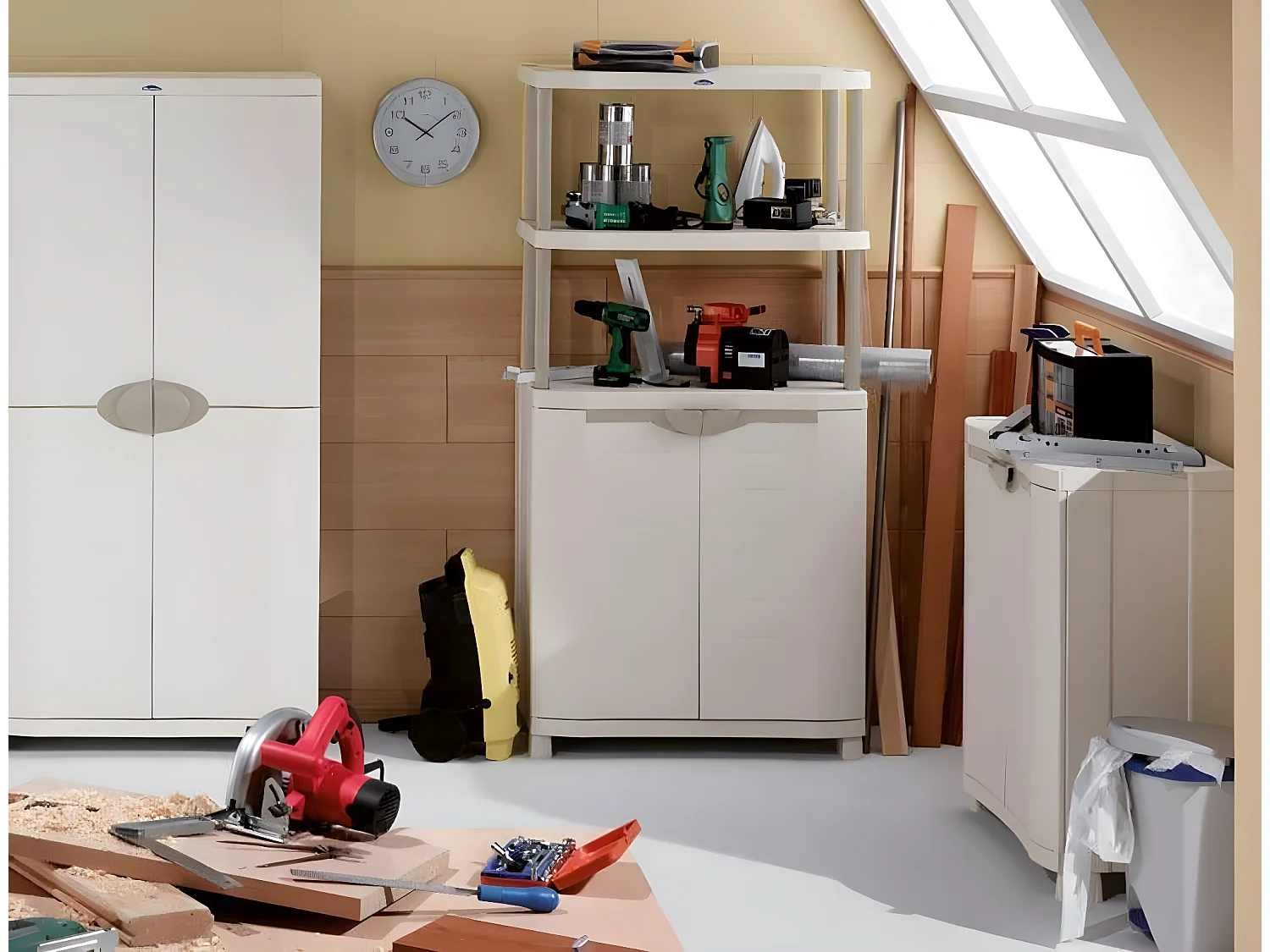 Armoire basse 2 portes intérieur/extérieur coloris beige - L. 90 x P. 45 x H. 100 cm