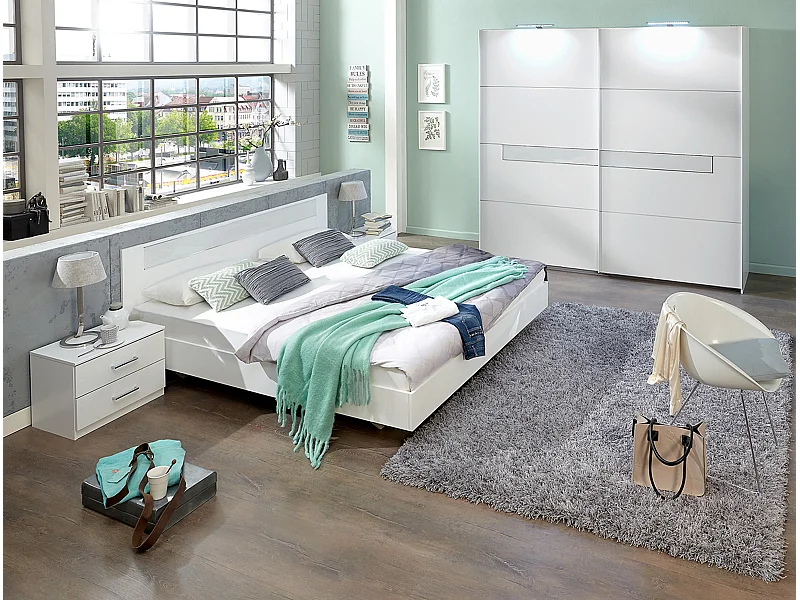Chambre adulte en panneaux de particules coloris blanc, rechampis verre blanc + chrome