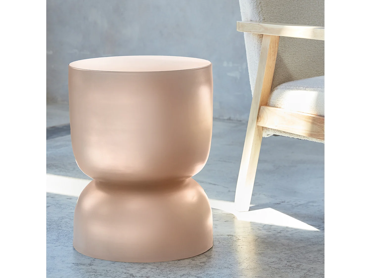 Table d'appoint. bout de canapé. table de chevet en métal. rose. Madi Ø32 x H 42cm