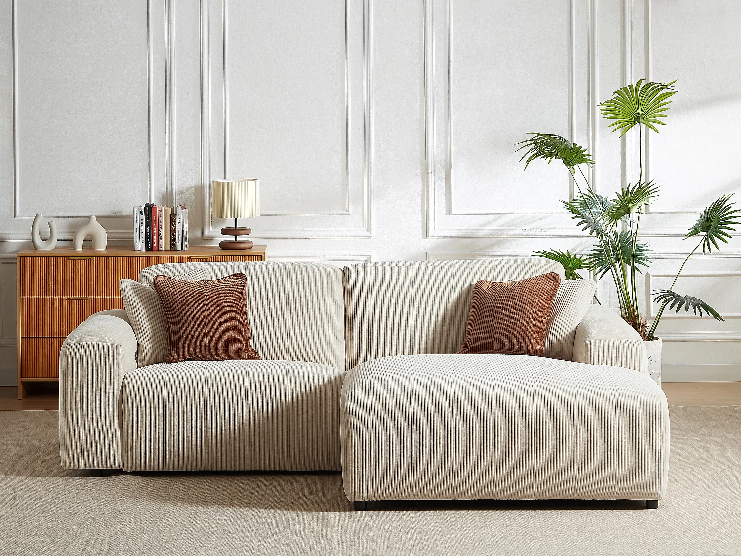 Höger elektrisk recliner-hörnsoffa i beige Manchester-sammet TIRONO från Maison Céphy