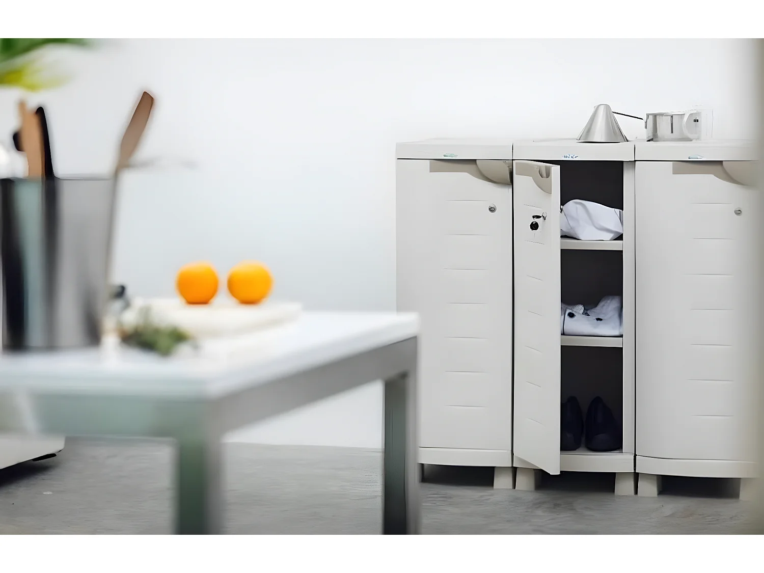 Meuble de rangement 1 porte intérieur/extérieur coloris beige - L. 35 x P. 45 x H. 100 cm