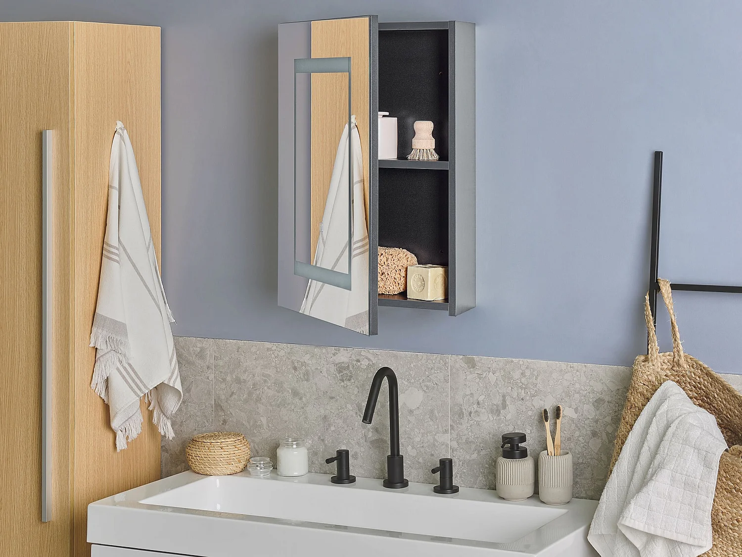 Badkamer wandkast met spiegel LED MALASPINA 40 cm 60 cm Zwart