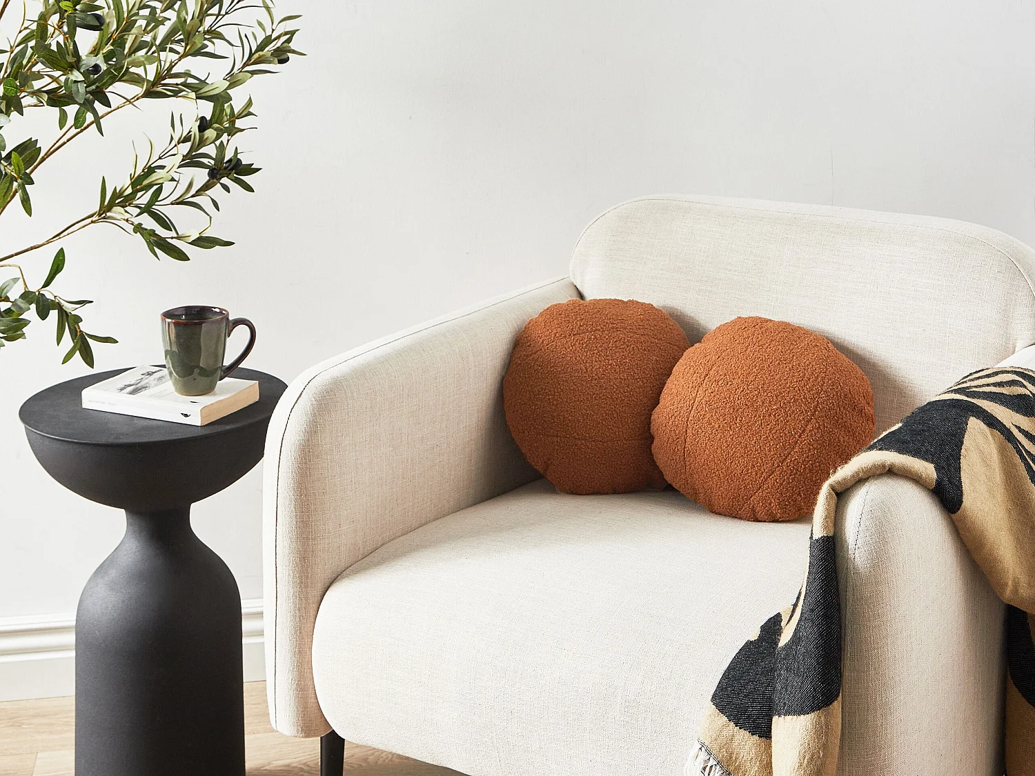 Lot de 2 coussins décoratifs RUTABAGA Bouclé 30 x 30 cm Marron Unicolore