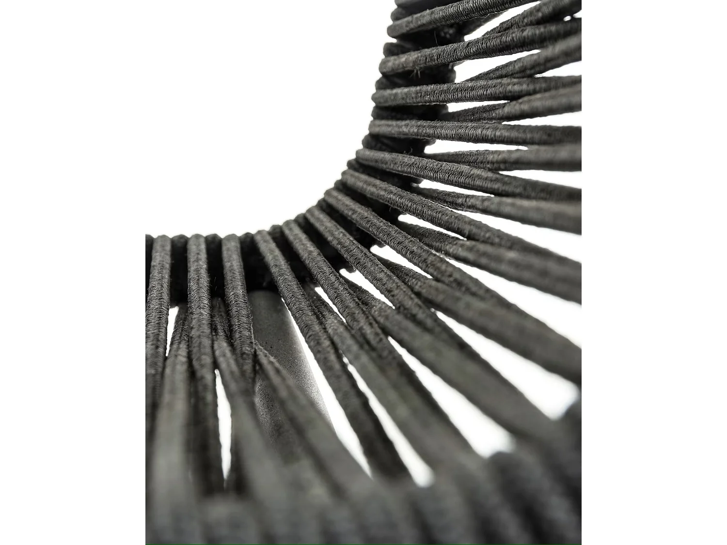 Lot de 4 chaises en corde et pieds en acier coloris noir - L. 49 x P. 59 x H. 84 cm