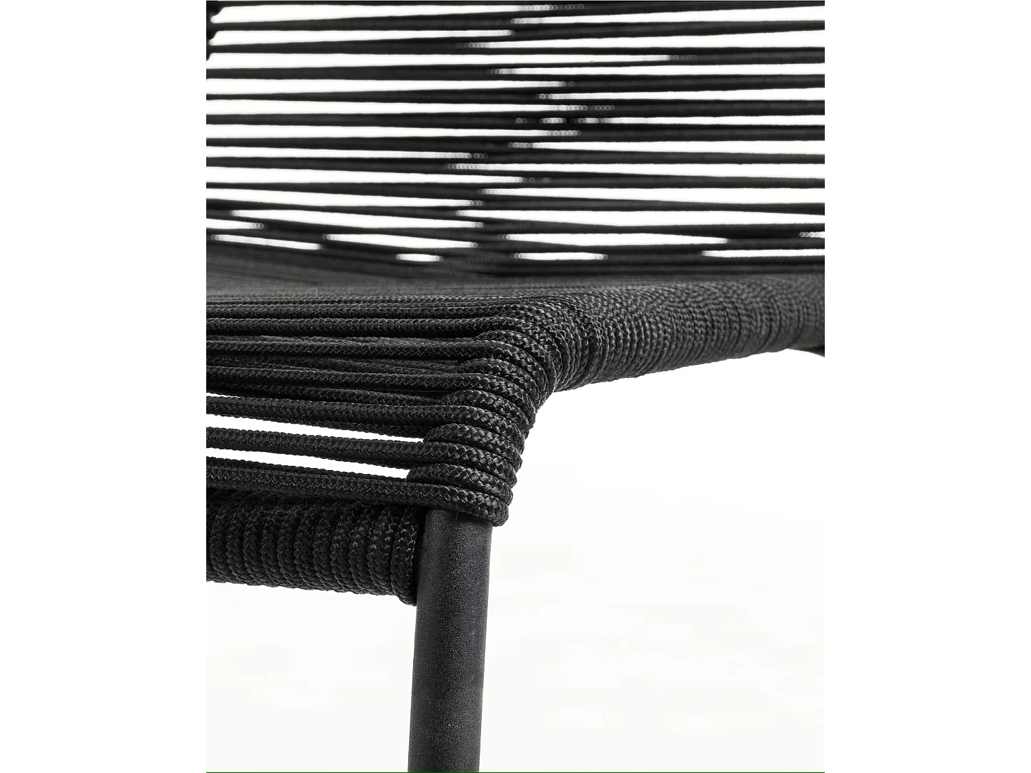 Lot de 4 chaises en corde et pieds en acier coloris noir - L. 49 x P. 59 x H. 84 cm