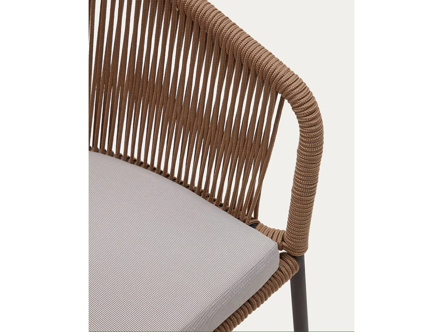 Lot de 4 chaises en corde beige et pieds en acier galvanisé noir - L. 56 x P. 55 x H. 79 cm