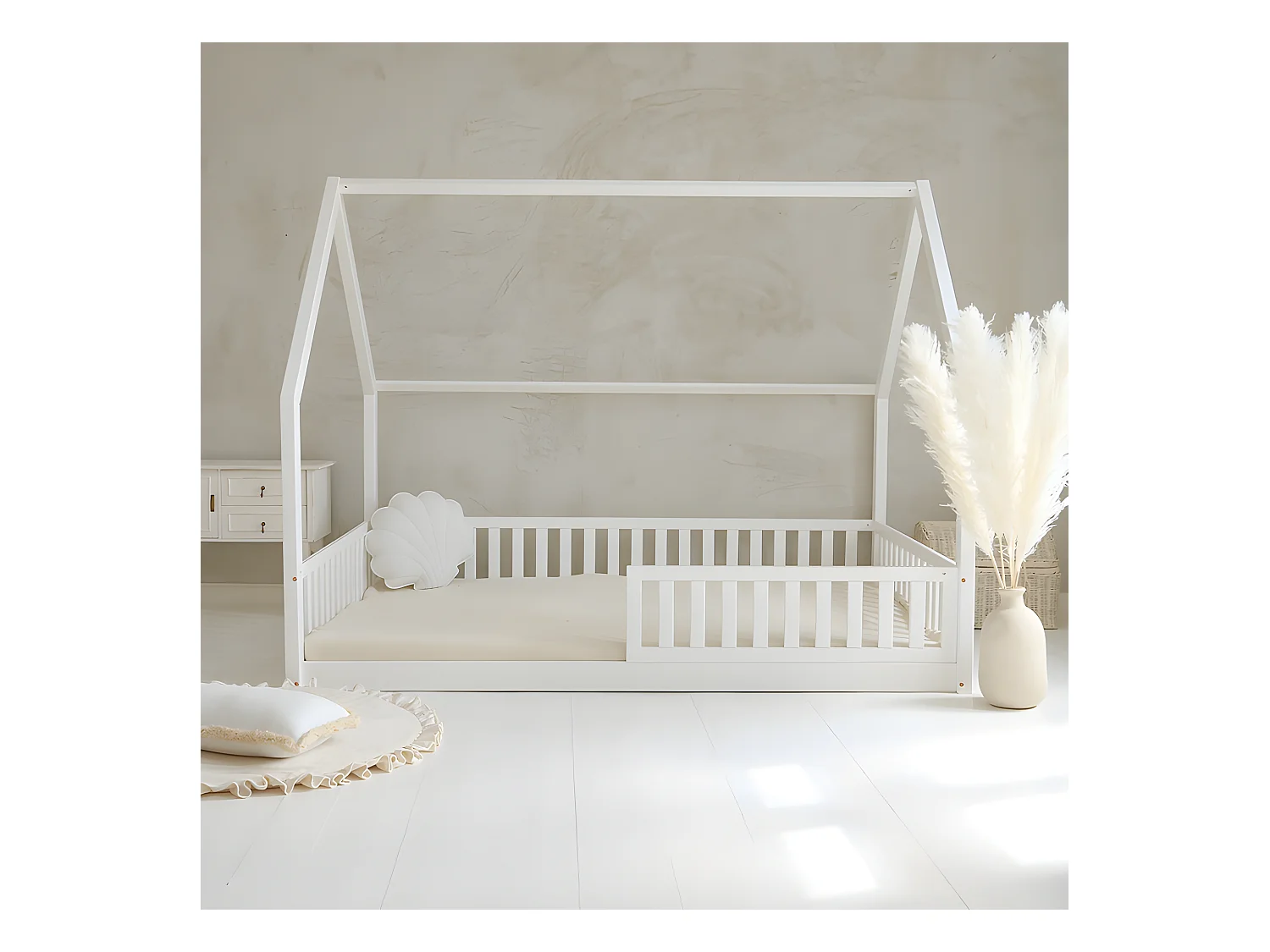 Lit cabane 140x200 barrière et sommier inclus pieds 1 cm Daisy Blanc