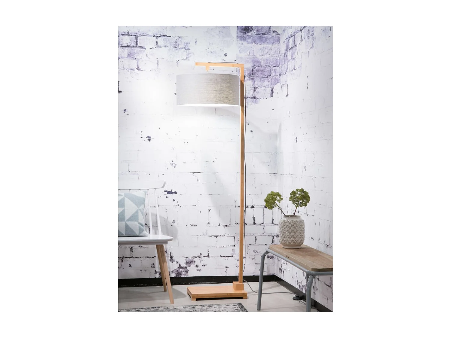 Lampadaire tige en bambou marron et abat-jour gris