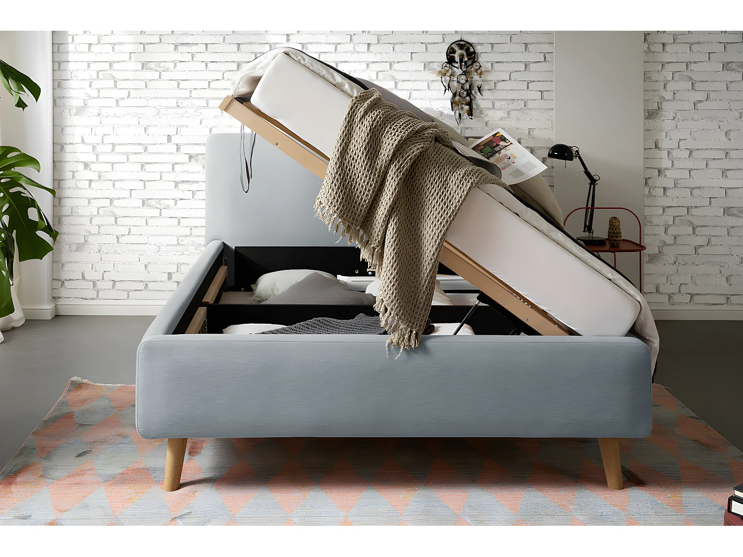 Lit rembourré adulte 140x200cm avec tête de lit en tissu bleu glacier, sommier et coffre