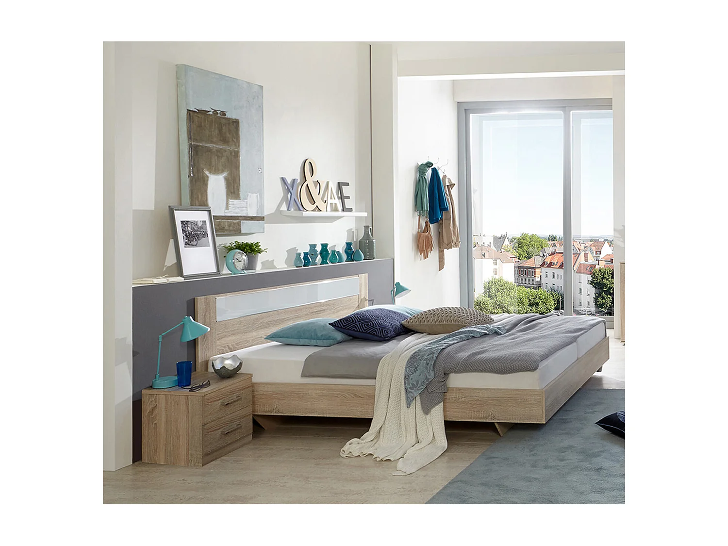 Lit adulte avec 2 chevets imitation chêne, rechampis verre blanc + chrome - Dim: 140 x 200 cm