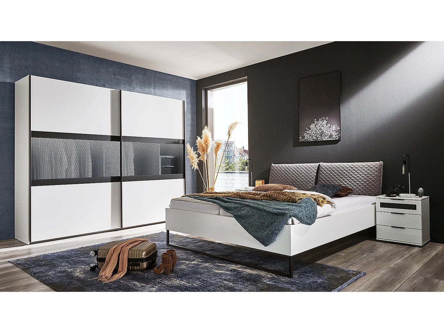 Lit adulte + 2 chevets coloris blanc, rechampis graphite - L. 289 x P. 210 x H. 92 cm