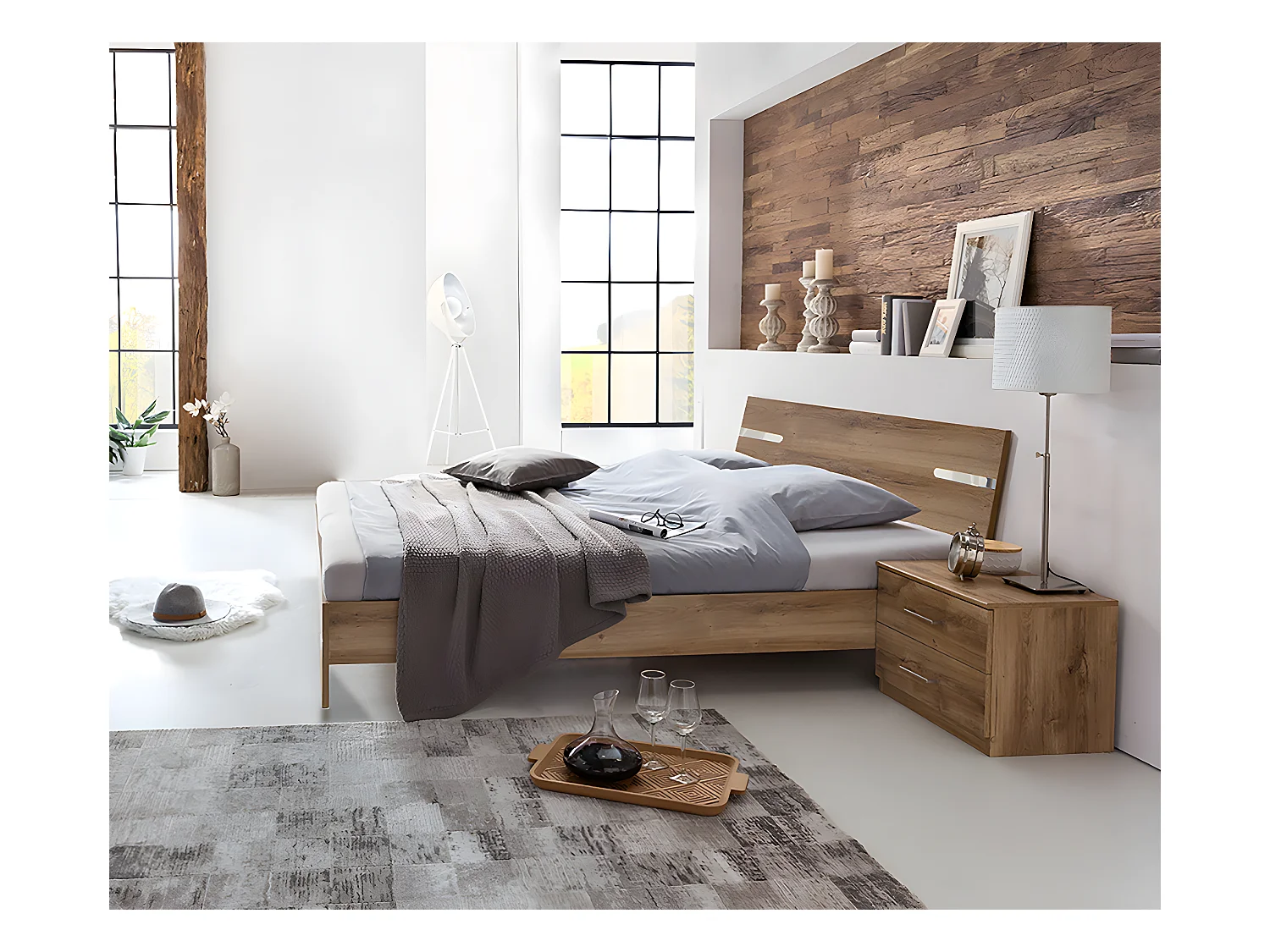 Lit adulte double 180 x 200cm + 2 chevets coloris imitation chêne poutre/chrome brillant