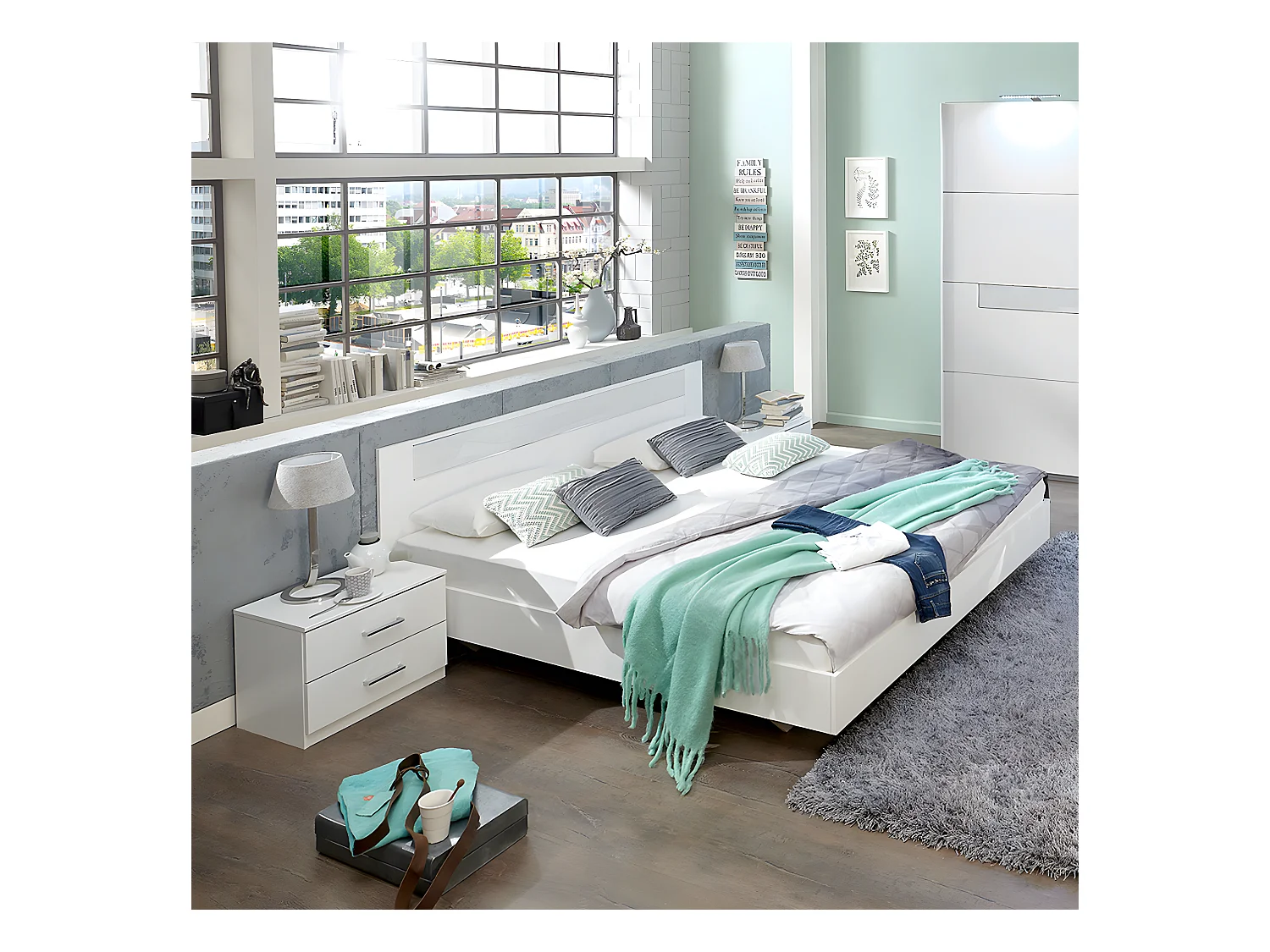 Lit adulte avec 2 chevets coloris blanc, rechampis verre blanc + chrome - Dim: 140 x 200 cm