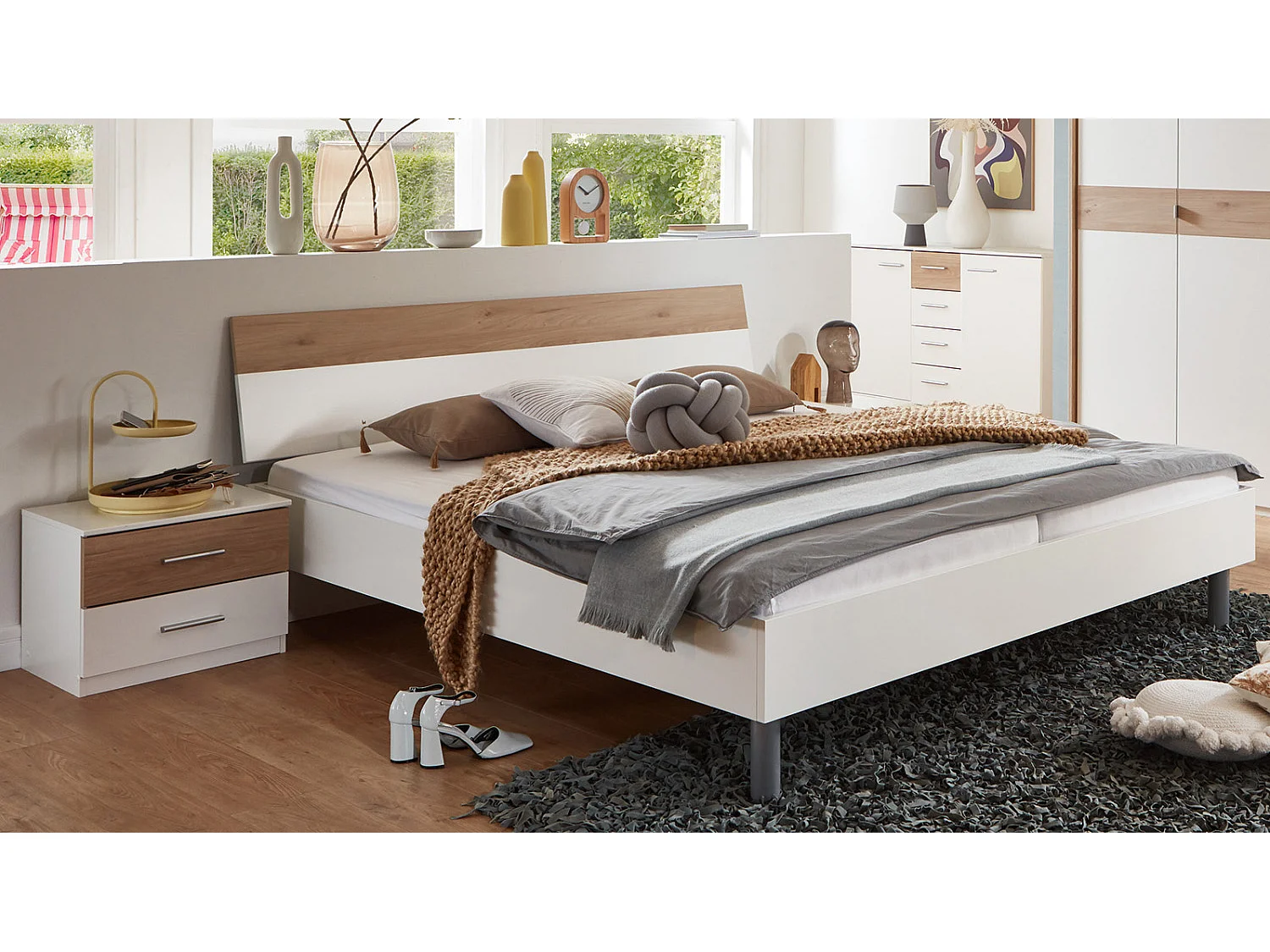 Lit adulte + 2 tables de chevet colois blanc, rechampis imitation chêne Hickory