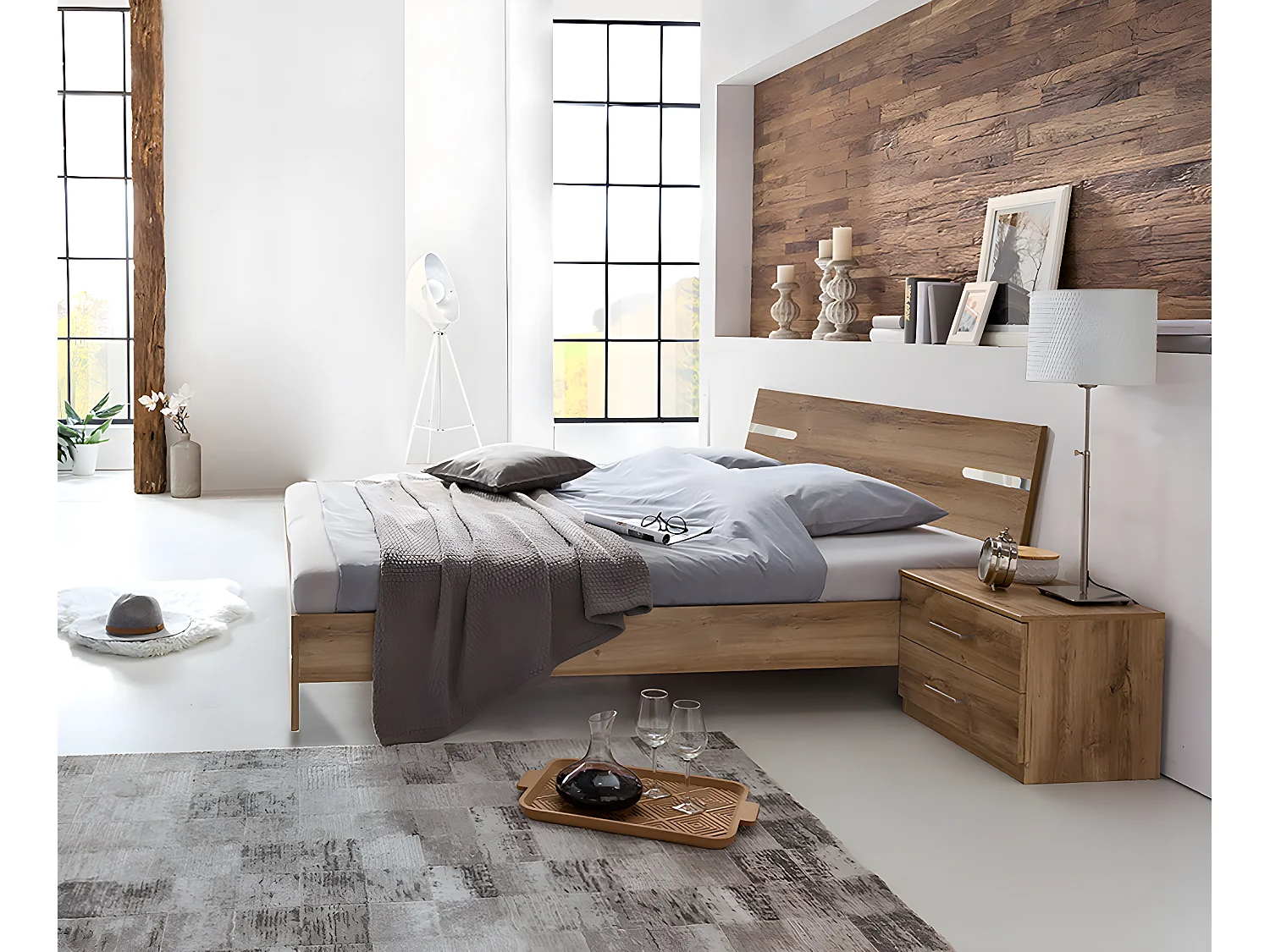 Lit adulte double 140 x 200cm + 2 chevets coloris imitation chêne poutre/chrome brillant