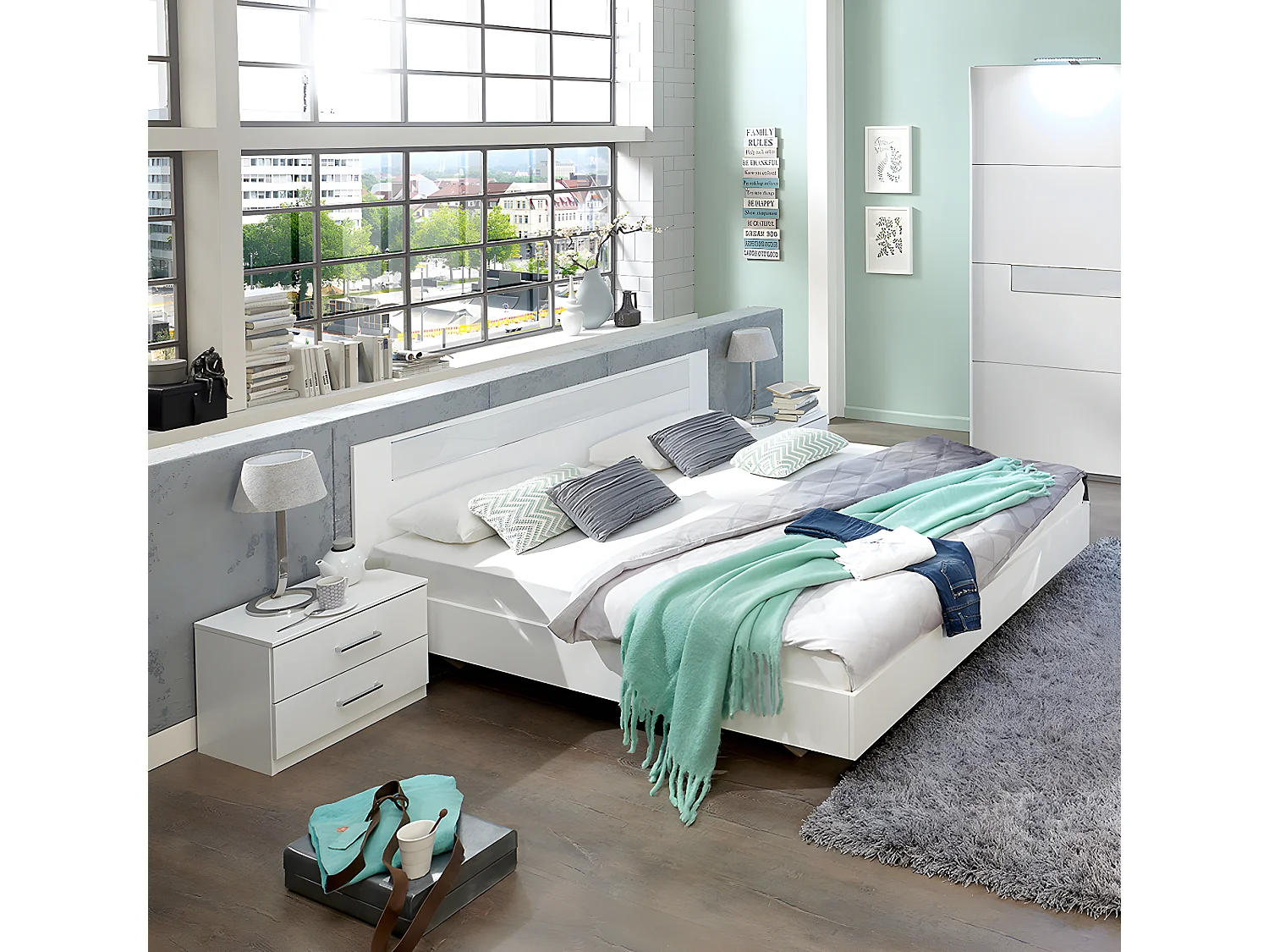 Lit adulte avec 2 chevets coloris blanc, rechampis verre blanc + chrome - Dim: 180 x 200 cm