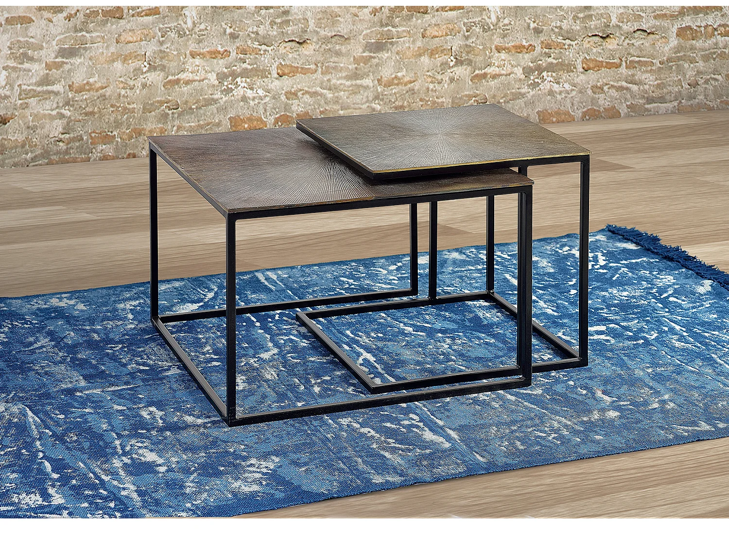 Set de deux tables basses plateau bronze et pieds métal