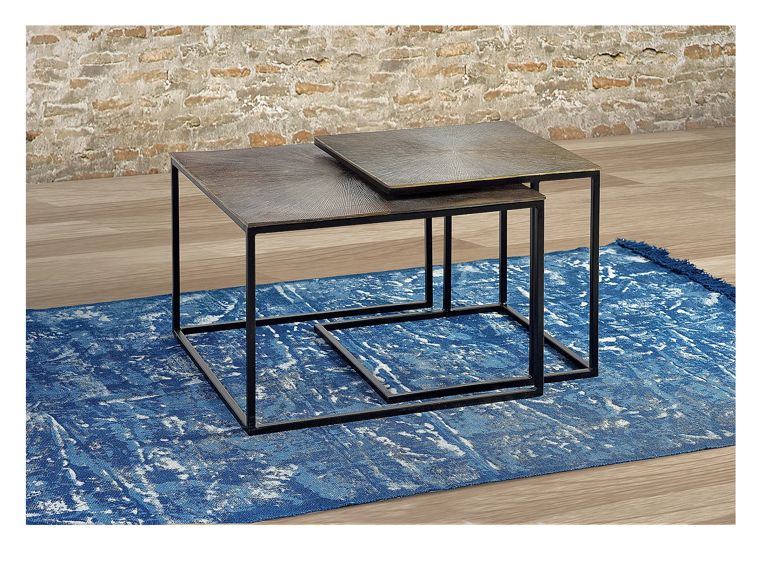 Set de deux tables basses plateau bronze et pieds métal