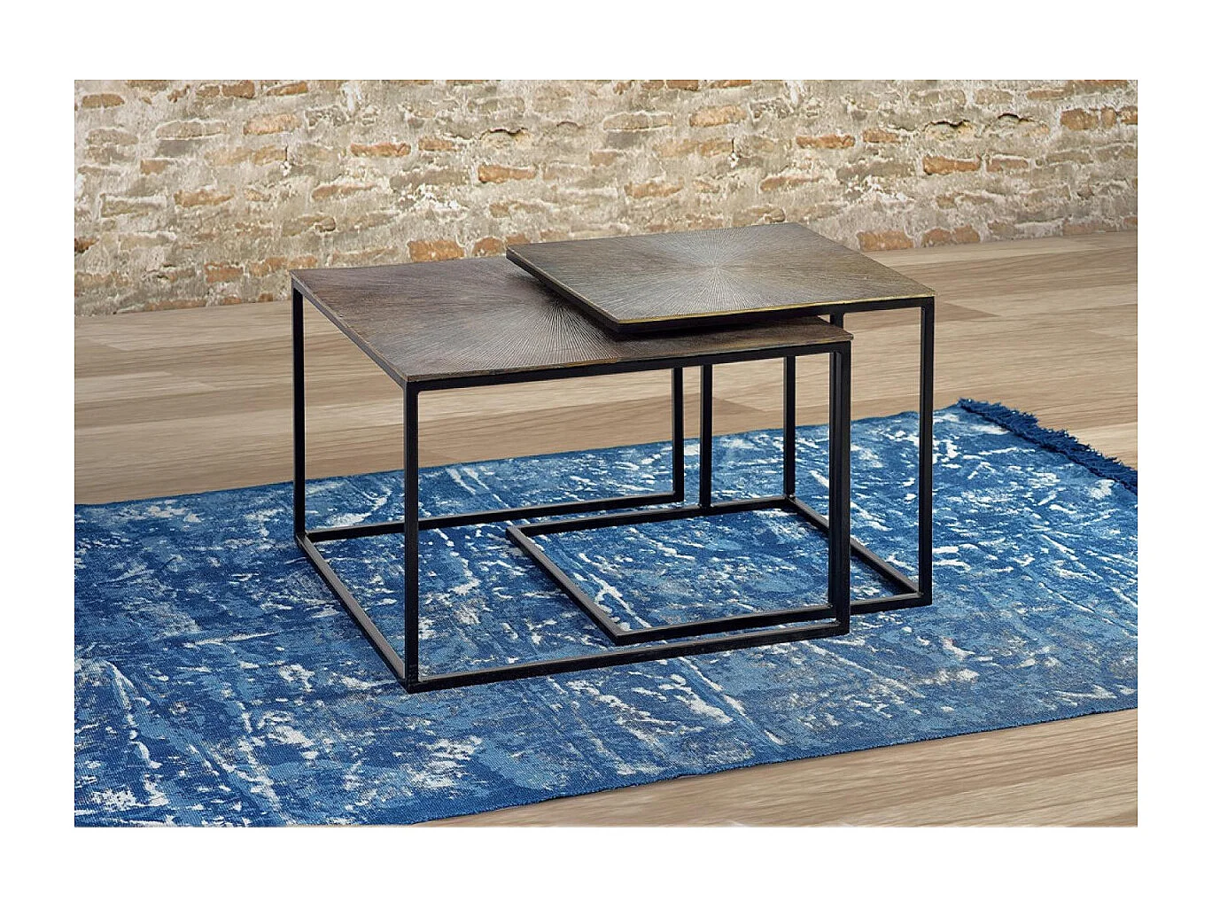 Set de deux tables basses plateau bronze et pieds métal