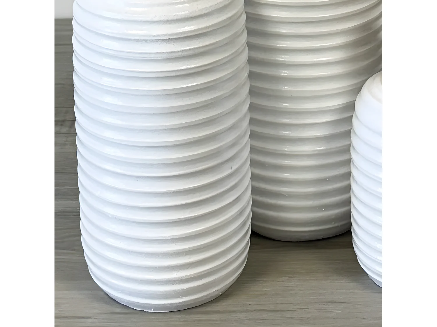 Trio de vases artisanaux blanc et or