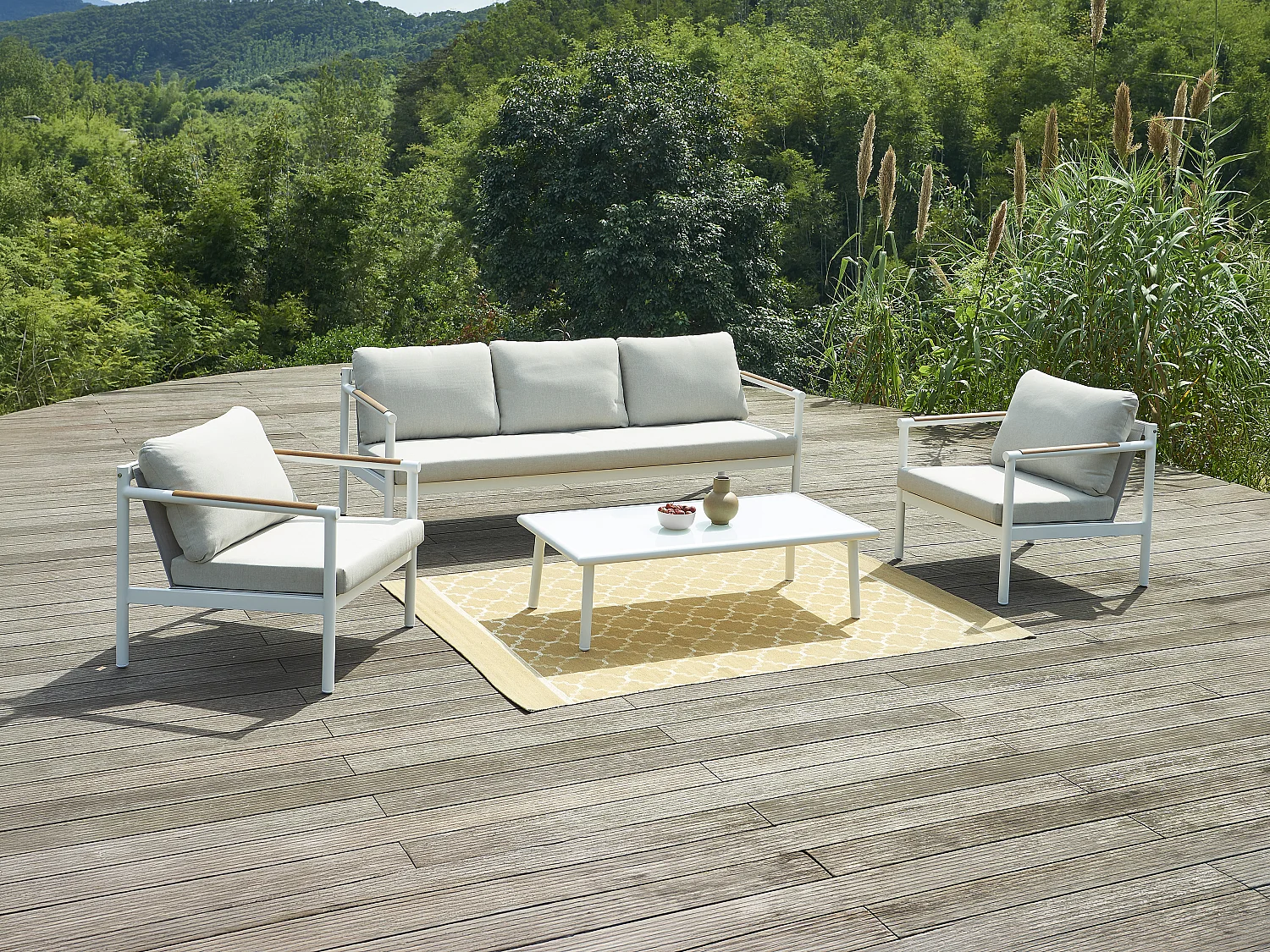 Salon de jardin en aluminium : un canapé 3 places, 2 fauteuils et une table basse - Blanc coussins beiges - LAKIT de MYLIA