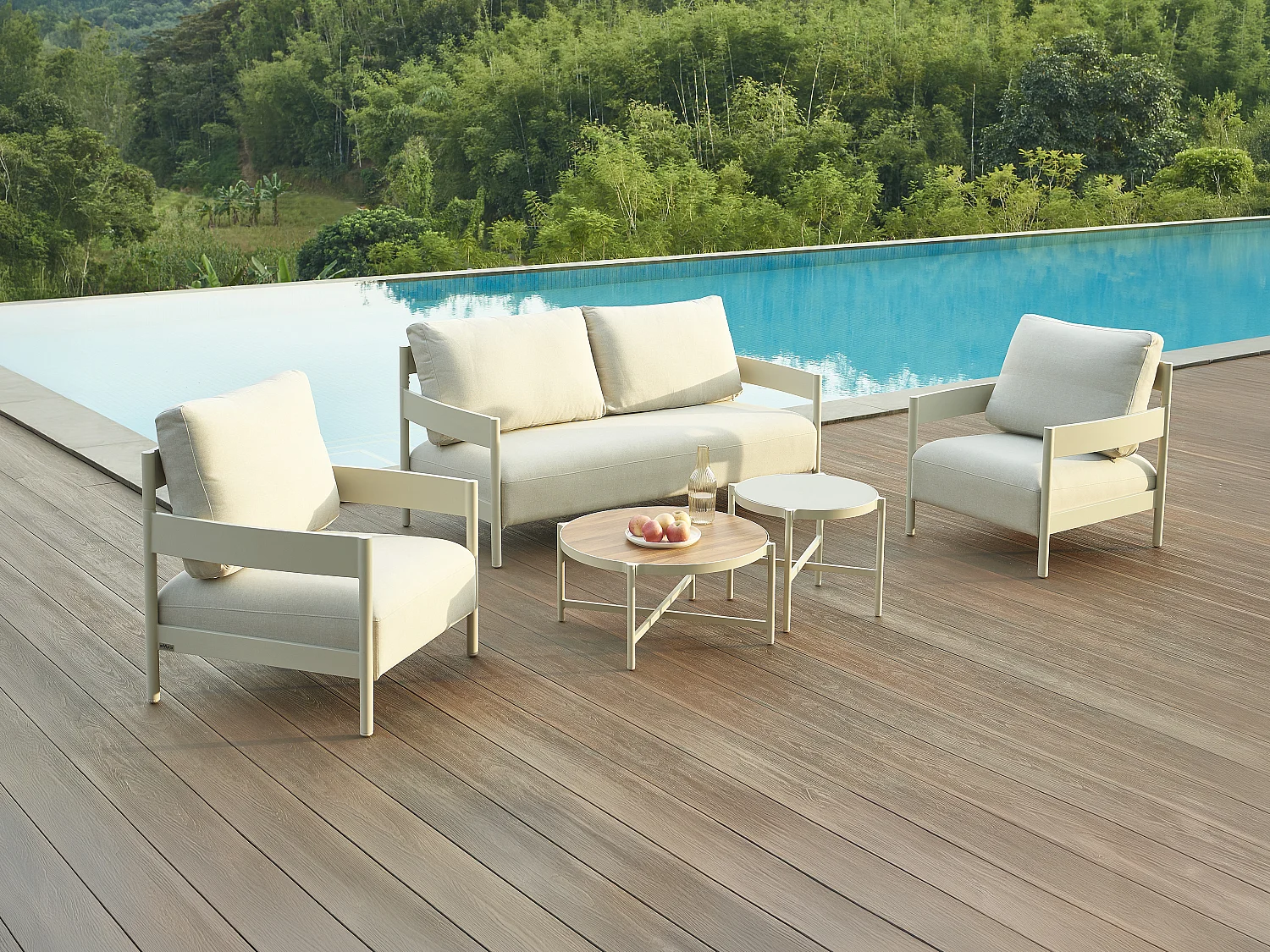Salon de jardin en aluminium : un canapé 2 places, 2 fauteuils et 2 tables basses - Beige - LOMAM de MYLIA