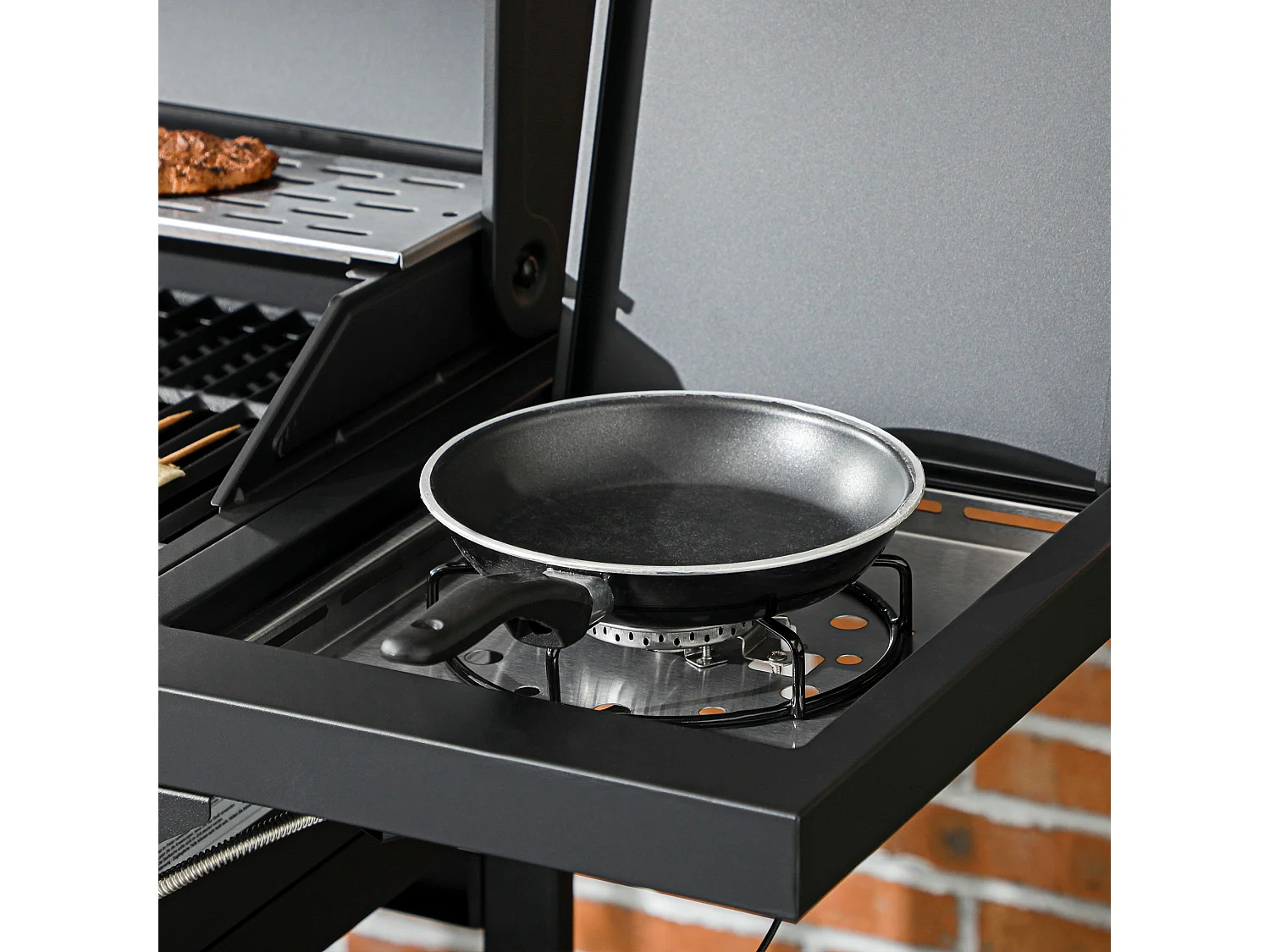 Barbecue à gaz 4+1 - 12,5 kW - 2 roues, étagères, thermomètre, décapsuleur, crochets - acier inox noir