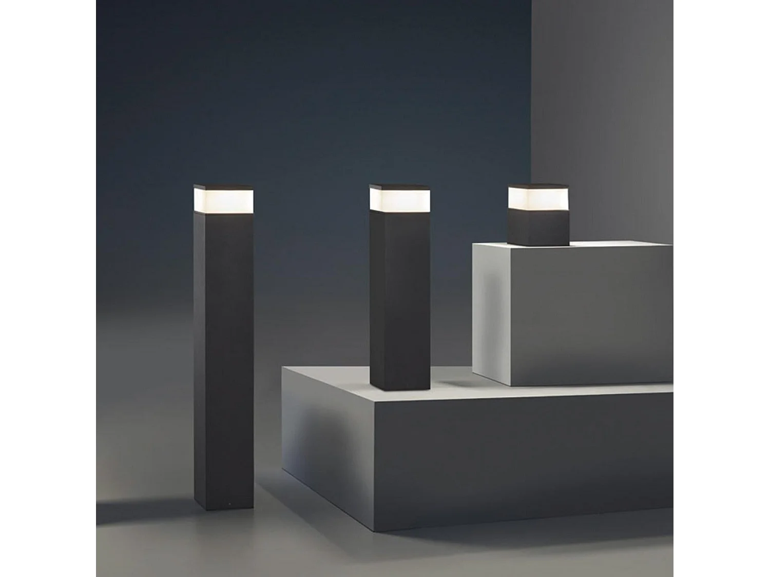 Balise extérieure Cubik avec lumière LED blanc chaud 3000K, hauteur 1000 mm de couleur gris urbain