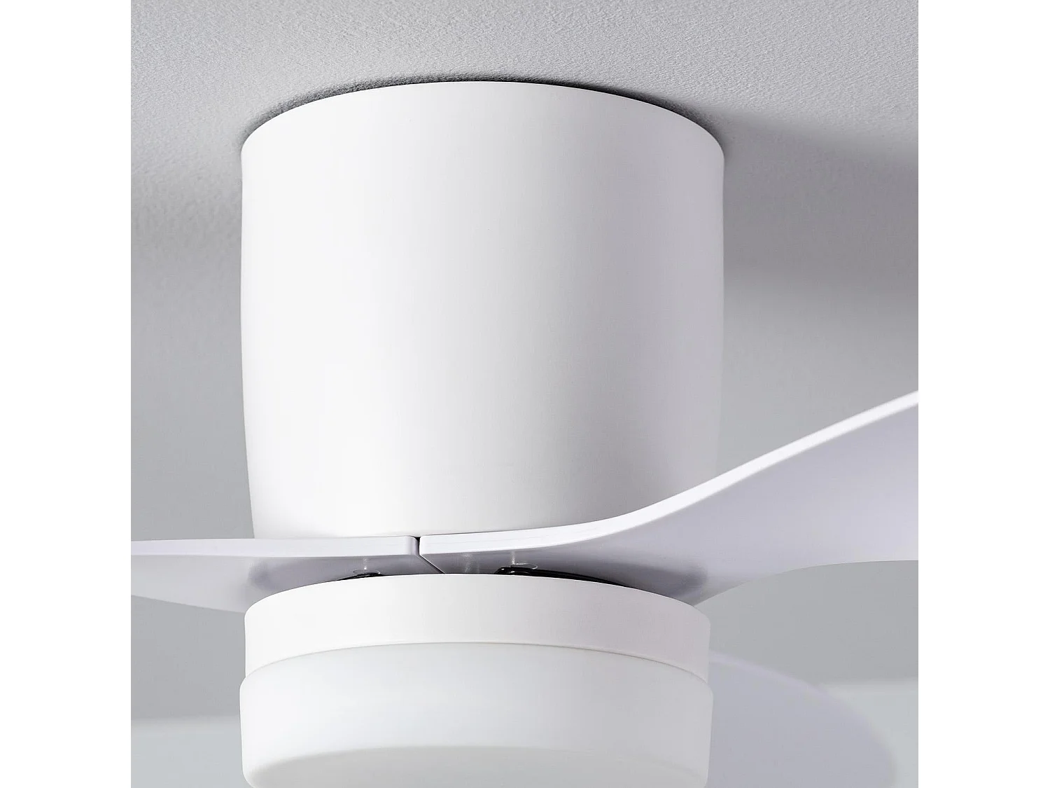 Ventilateur de Plafond Silencieux Weimar Blanc 132cm Moteur DC Blanc  Avec lumière, Télécommande, Wifi: