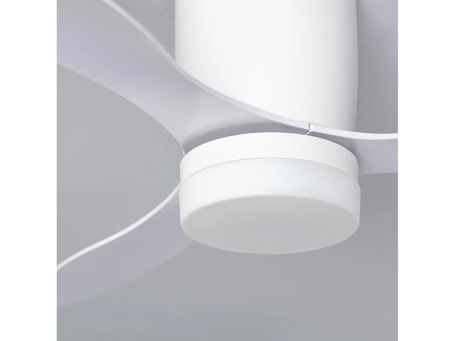 Ventilateur de Plafond Silencieux Weimar Blanc 132cm Moteur DC Blanc  Avec lumière, Télécommande, Wifi: