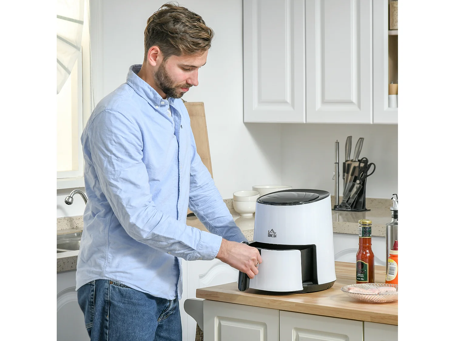 Friteuse sans huile air fryer 1300 W 2,5 L avec affichage numérique, 7 programmes, température réglable, minuterie et panier antiadhésif blanc noir