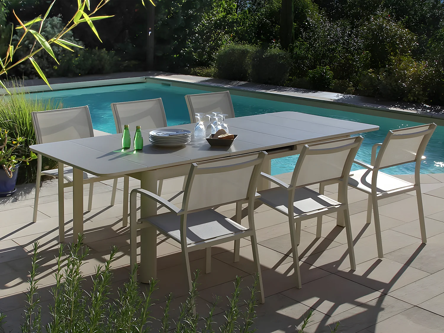 Table de jardin extensible, rectangulaire en aluminium Milos Ivoire - 8/10 places - Jardiline