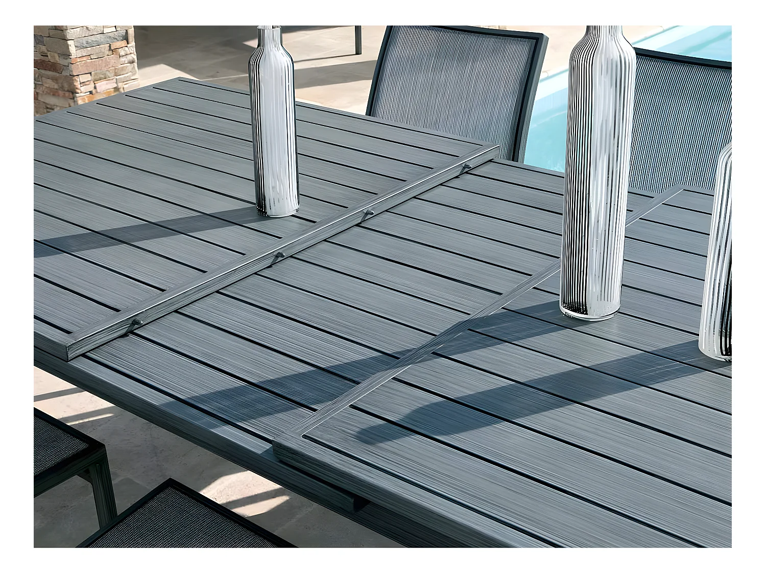Table rectangulaire extensible en aluminium aspect teck gris SANTORIN - 10 places - Jardiline