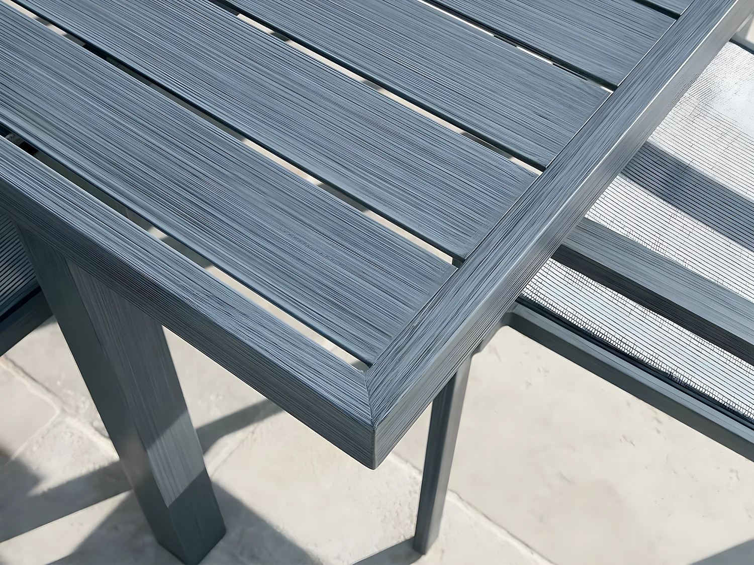 Table rectangulaire extensible en aluminium aspect teck gris SANTORIN - 10 places - Jardiline