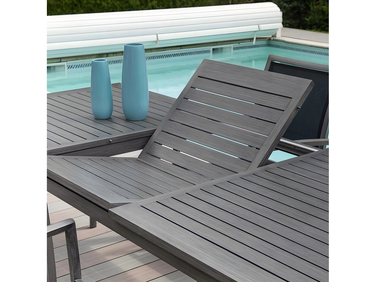 Table rectangulaire extensible en aluminium aspect teck gris SANTORIN - 10 places - Jardiline