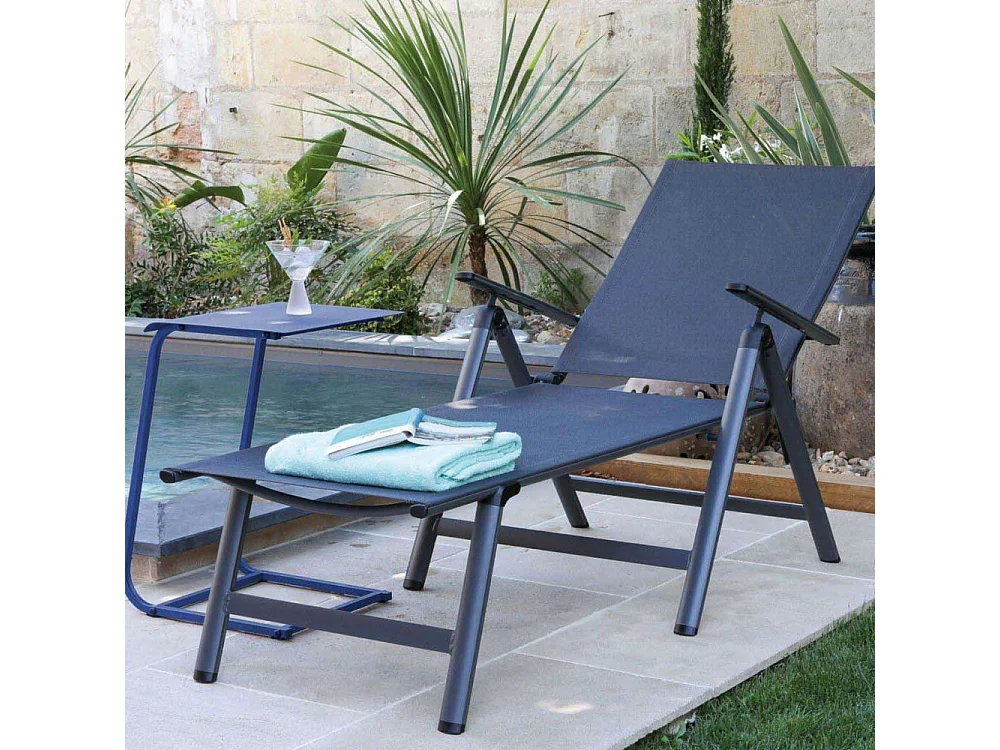 Table basse de jardin en acier Violette