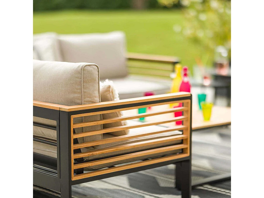 Salón exótico con sofá esquinero