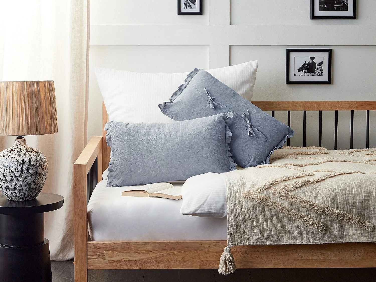 Lot de 2 coussins décoratifs SASSAFRAS Lin 30 x 45 cm Bleu clair Unicolore