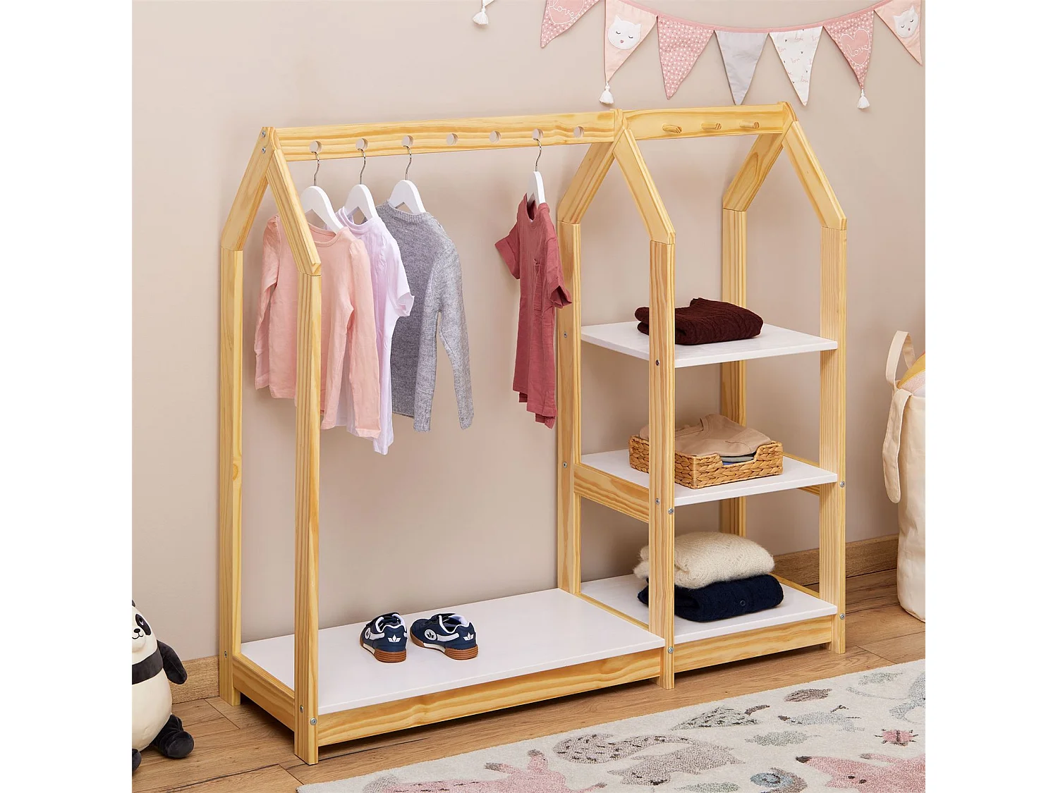 Penderie enfant SALLY en pin massif montessori avec 2 étagères, portant en bois couleur naturelle et blanc