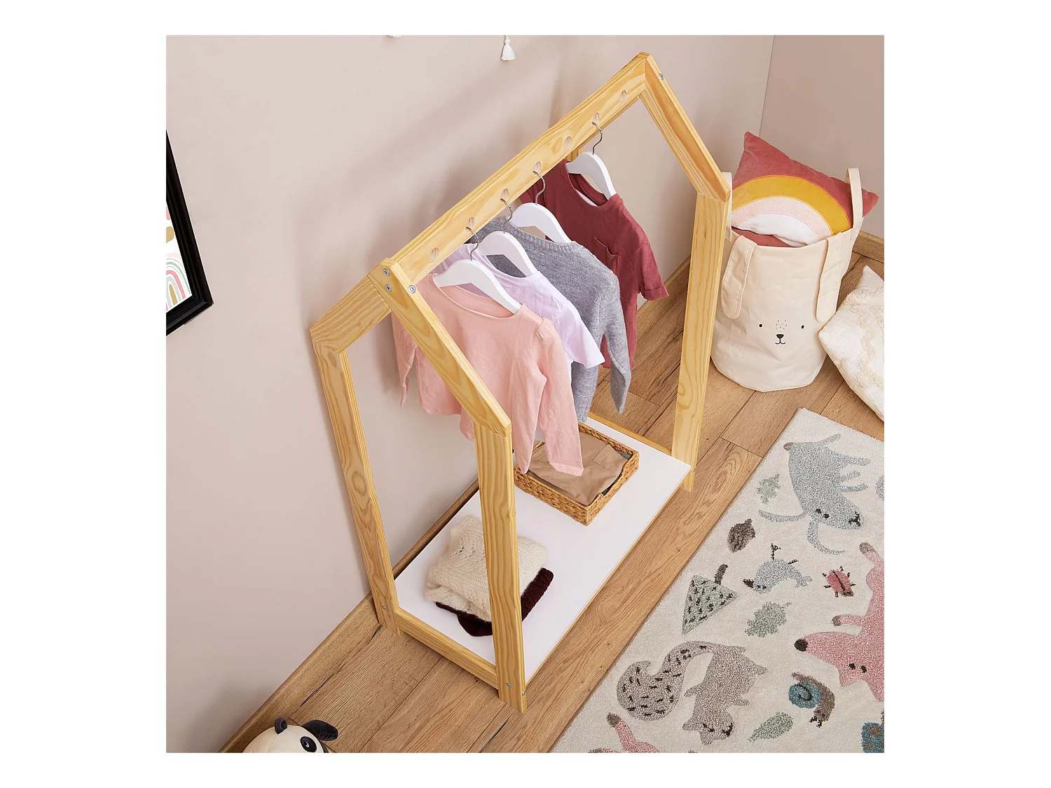 Portant enfant SALLY, garde-robe enfant en pin massif montessori avec 1 étagère, penderie en bois couleur naturelle et blanc