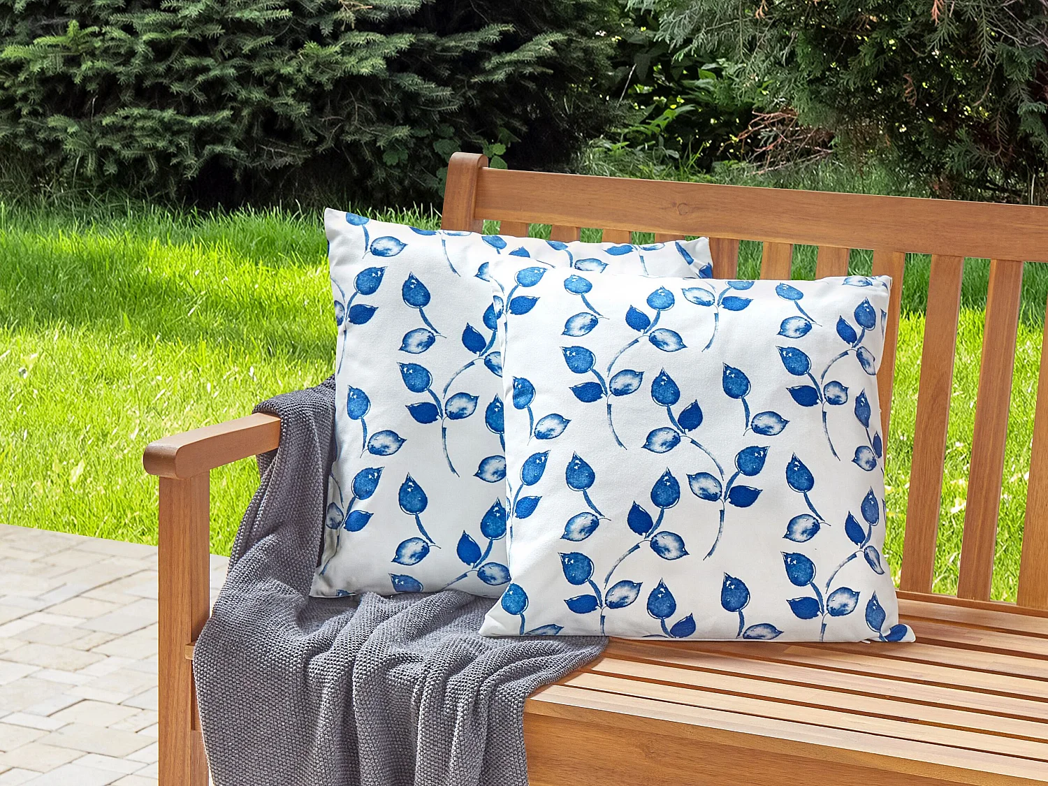 Gartenkissen weiß / blau 45 x 45 cm 2er Set Blattmotiv Blattmuster Torbora