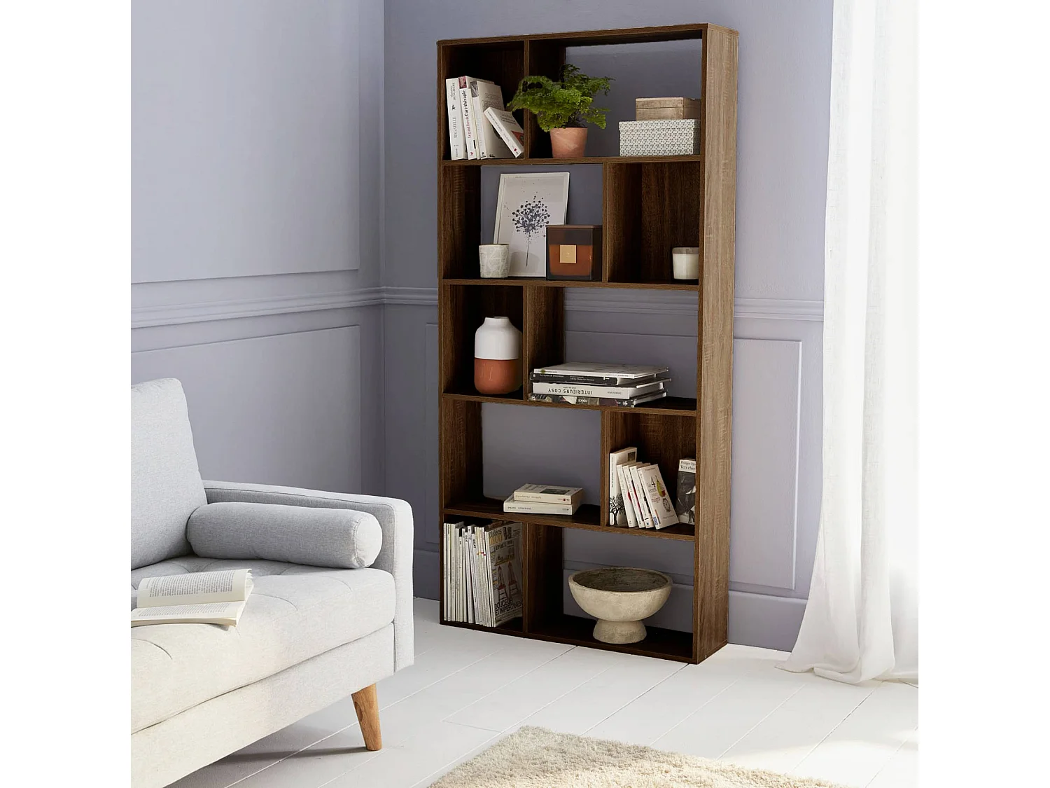 Bibliothèque design asymétrique couleur bois foncé noyer– Pieter – 5 étagères. 10 compartiments de rangement. 83x23x173cm