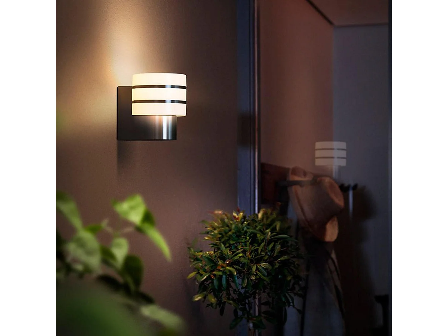 Applique Murale White Tuar 9W  Hue  Blanc Chaud 2700K