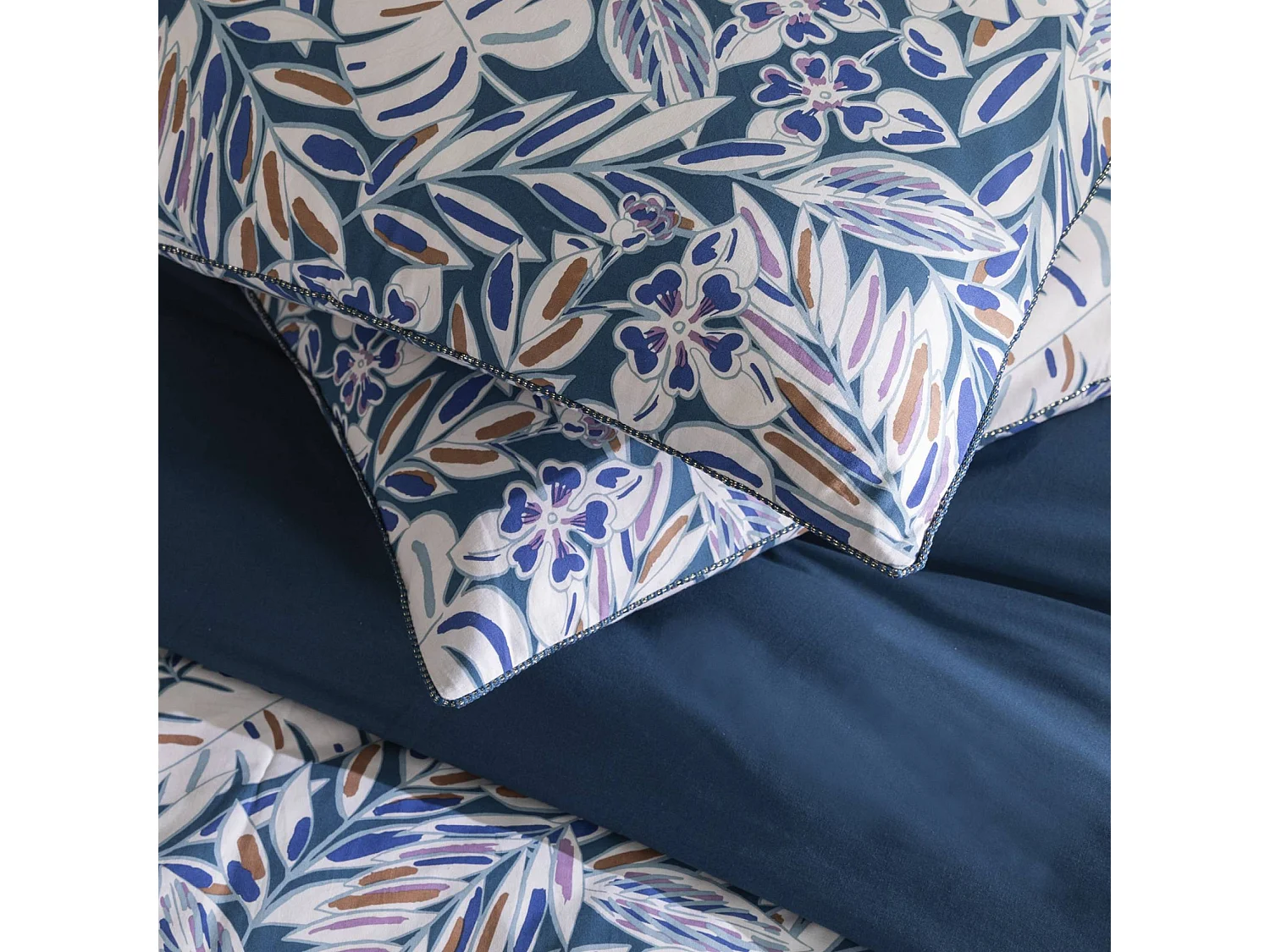 Parure de lit réversible 240x220cm imprimé feuillage bleu et blanc en coton