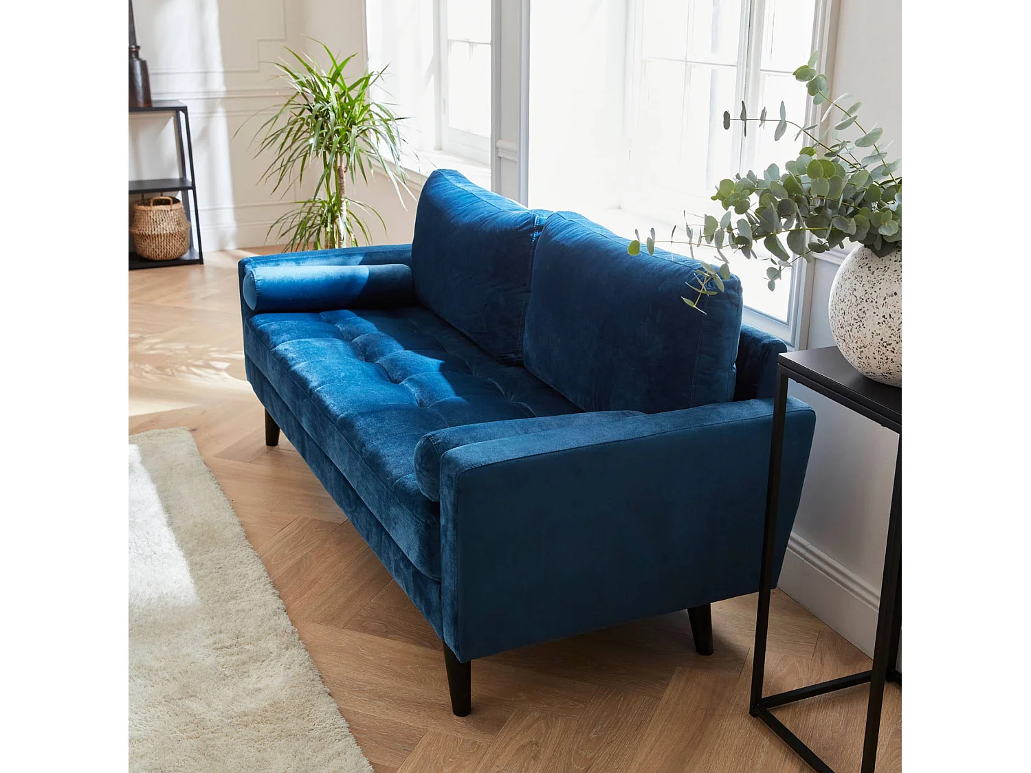 Sofá estilo escandinavo de terciopelo con patas de madera, 3 plazas