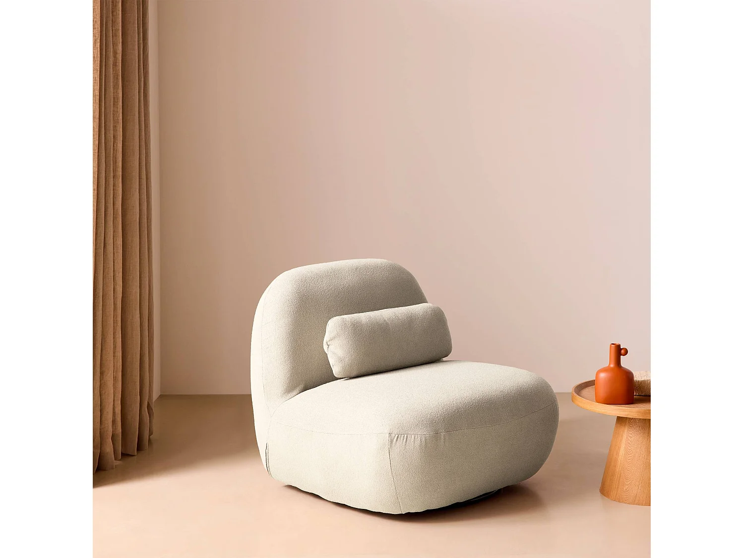 Fauteuil pivotant 360° en bouclette texturée blanc crème. piètement en métal noir mat - SPINO