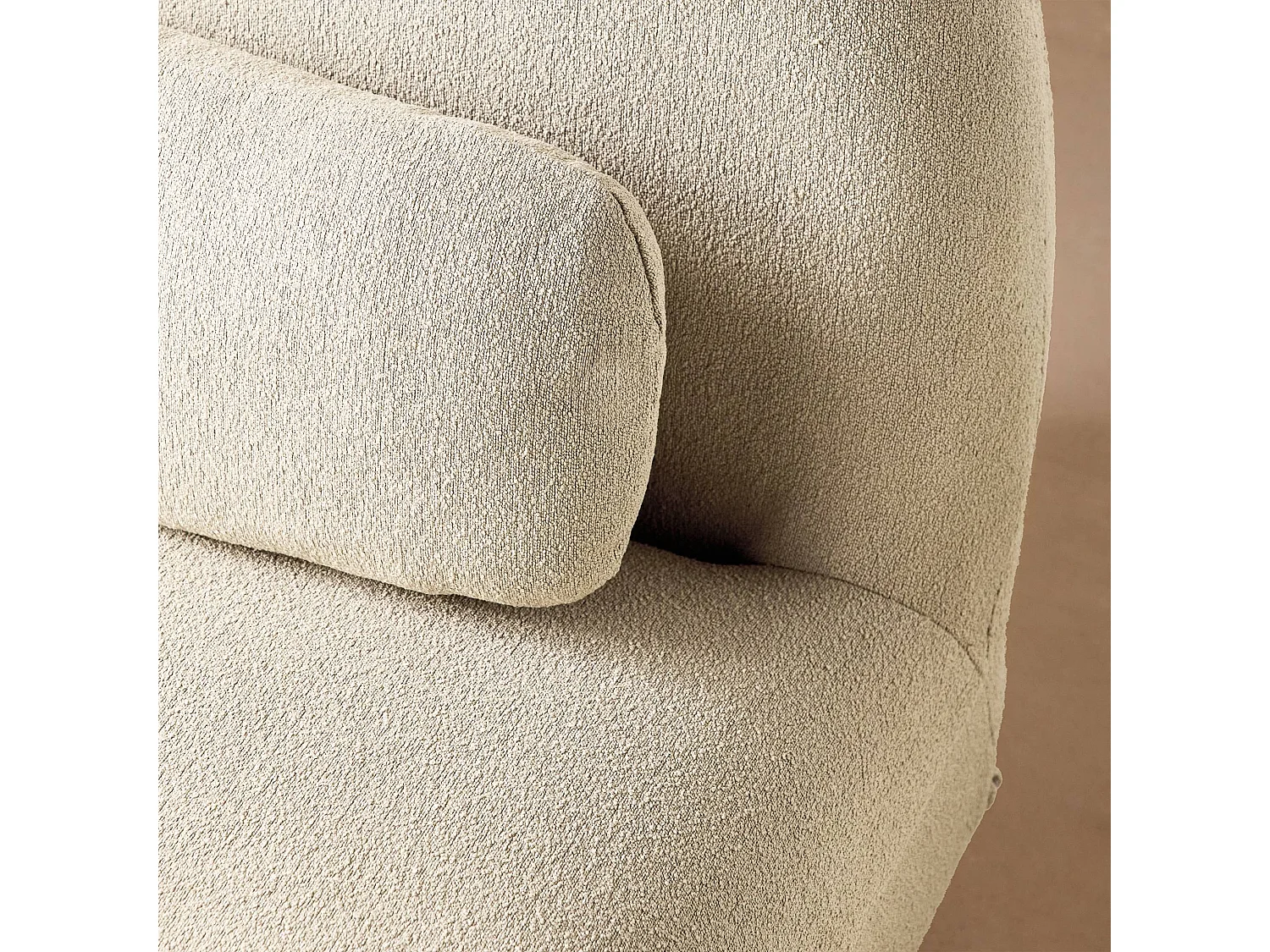 Fauteuil pivotant 360° en bouclette texturée blanc crème. piètement en métal noir mat - SPINO