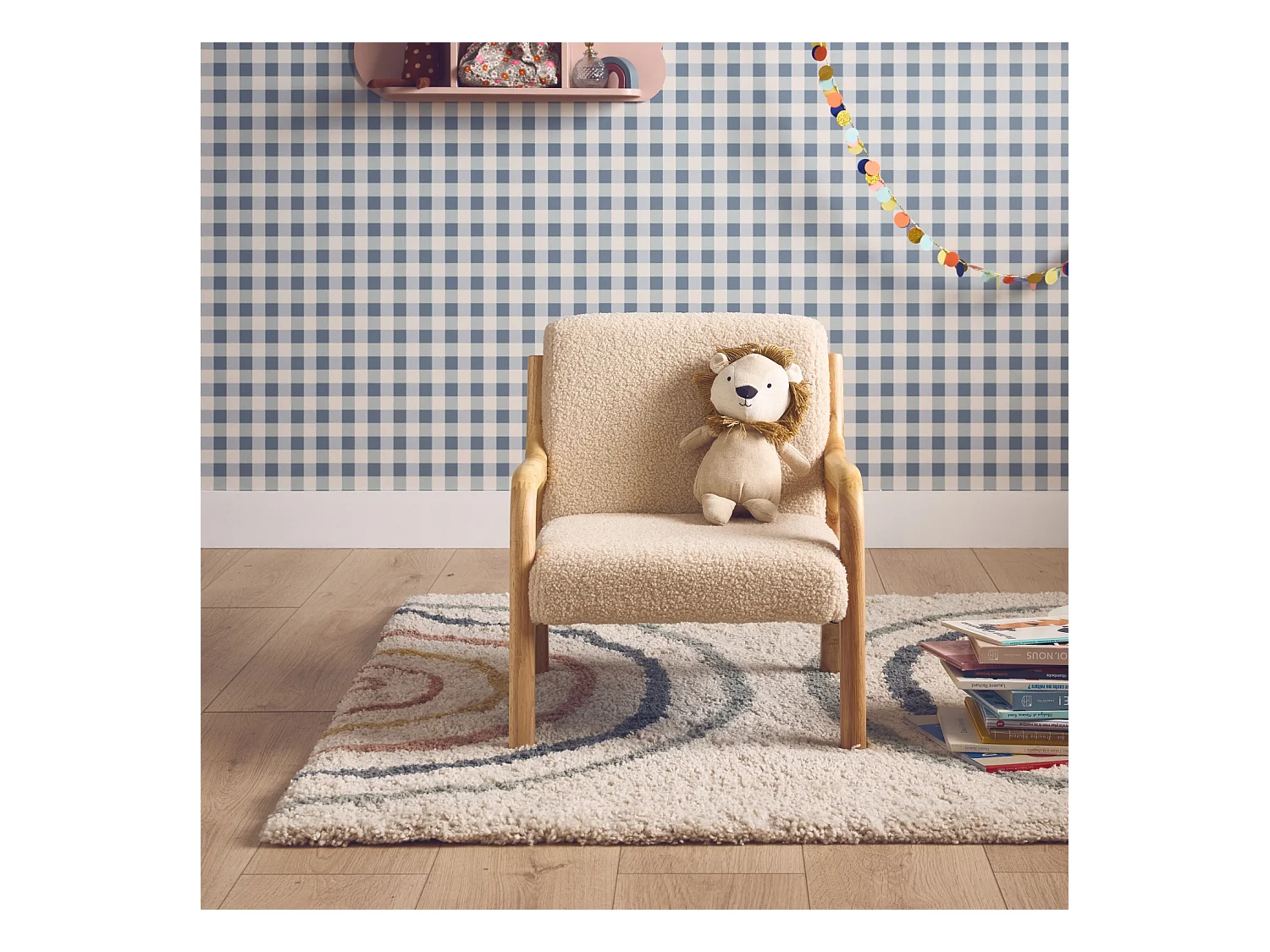 Fauteuil scandinave enfant en bois et tissu bouclette beige