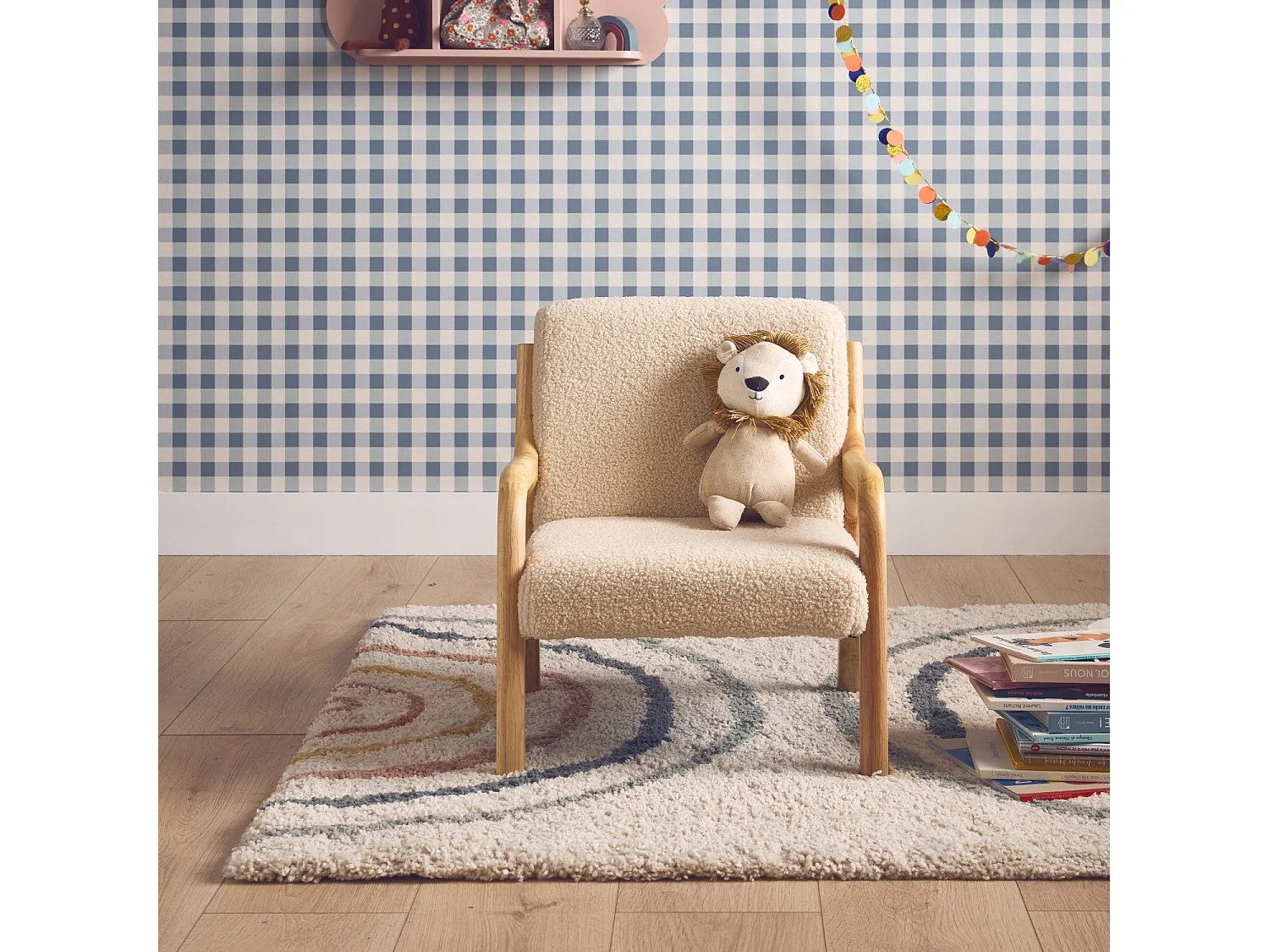 Fauteuil scandinave enfant en bois et tissu bouclette beige